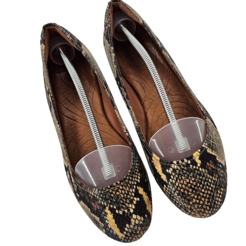Clarks Womens 8.5 Indigo Snakeskin Print Ballet Flats